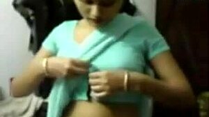 Amateur Indiase stel verkent anaal en vaginaal plezier