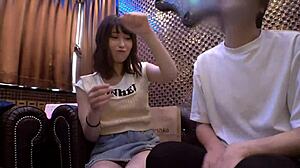 Schlankes und schönes japanisches Mädchen Mizuki in einem vollständigen Film online