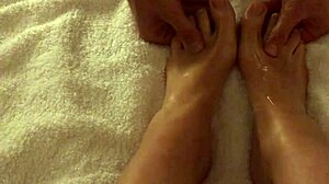 Ryckade fotsulor och fotfetisch: En massagebehandling för älskare