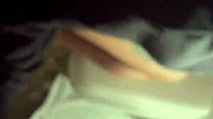 Video buatan sendiri dari pasangan yang horny berhubungan seks di atas kapal