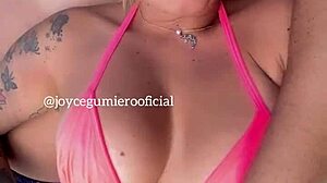 Loira's poolside massage and anal play in Cancun