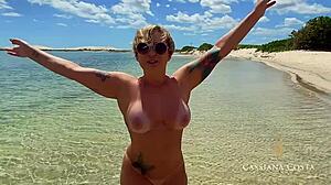 Cassiana Costa este tatuată și futută de un pescar pe plajă