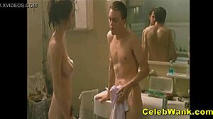 Eva Green的丰满乳房在热辣的名人遭遇中展示