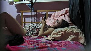Video rumahan cepat dan kotor Vivis menampilkan simbol seks Asia